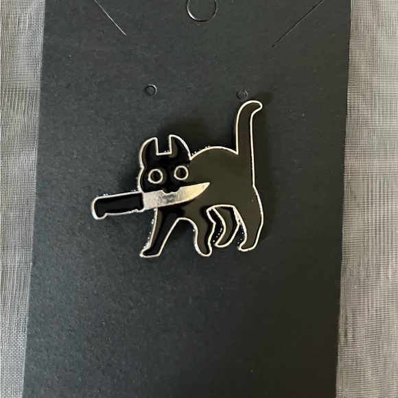 New Black Cat With Knife Enamel Pin With Black Mesh Gift Bag - Picture 2 of 7